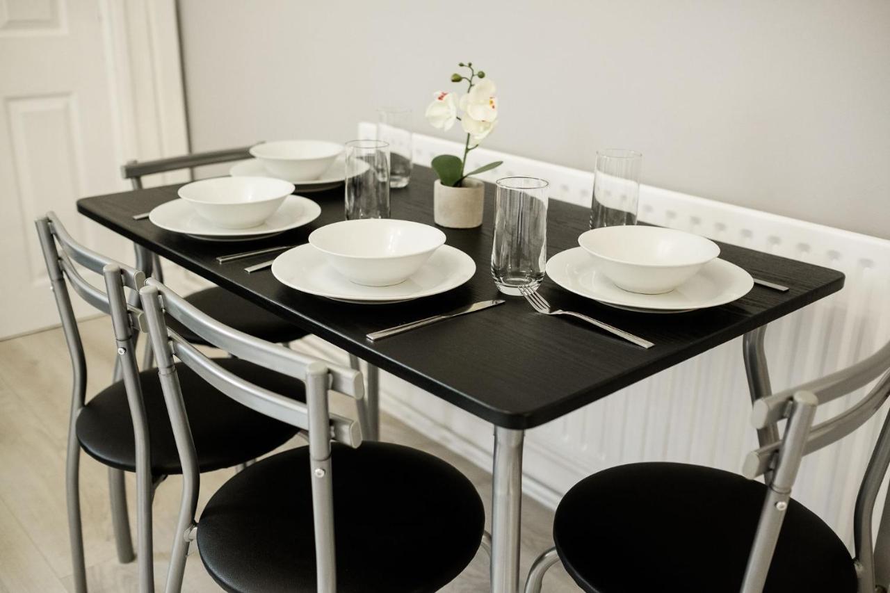 Stay Comfortable- Close To City Centre- Sleeps Up To 8 Stoke-on-Trent Exterior photo